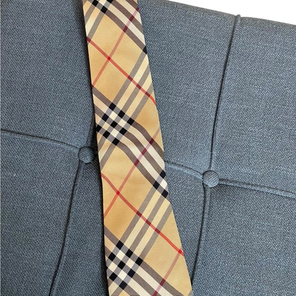 Burberry London Vintage Nova Check
Plaid Silk Tie - Picture 12 of 13